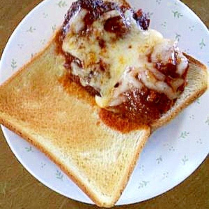前日の残りで♪煮込みハンバーグサンド☆